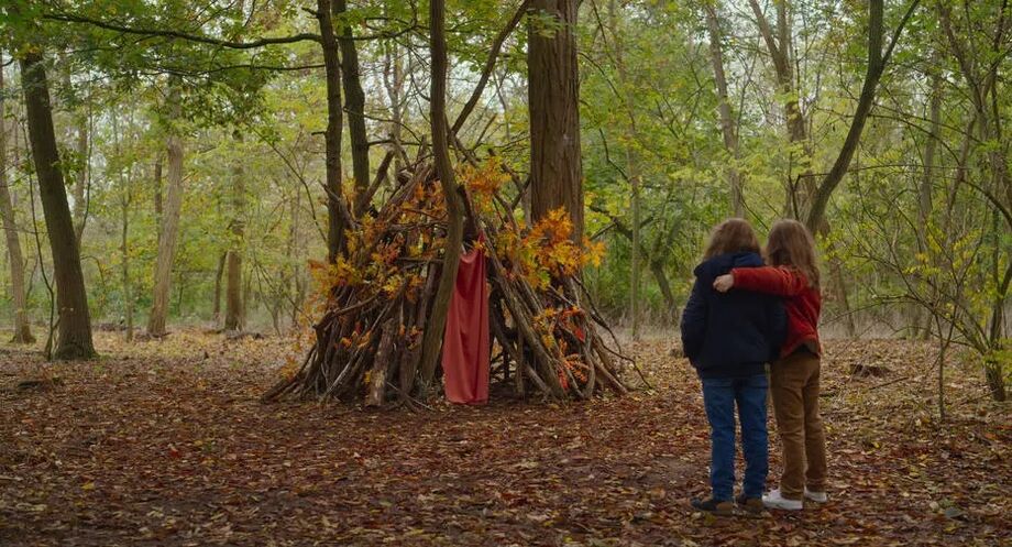 Cena do filme 'Petite Maman', da diretora francesa Céline Sciamma