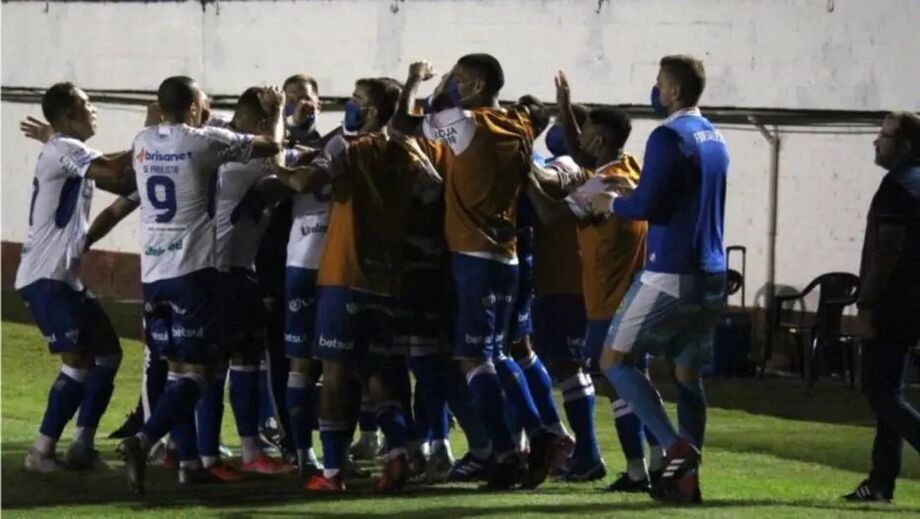 Jogadores do Fortaleza comemoram gol em vitória na Copa do Brasil