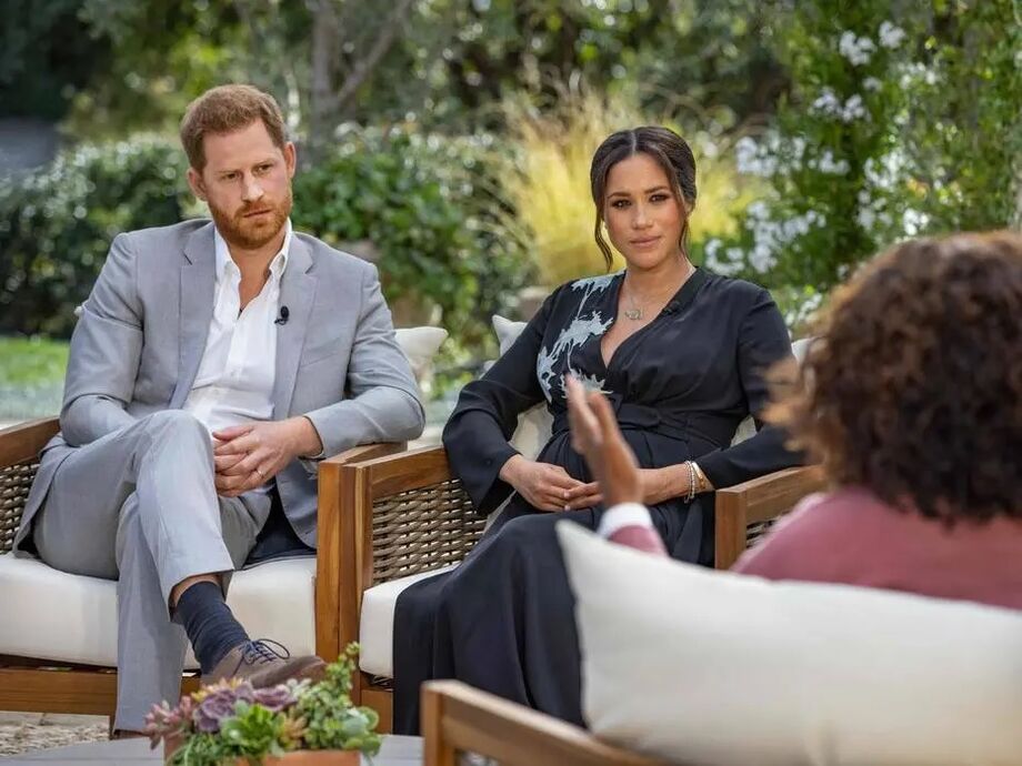 Príncipe Harry e Meghan Markle durante entrevista à apresentadora de Oprah Winfrey