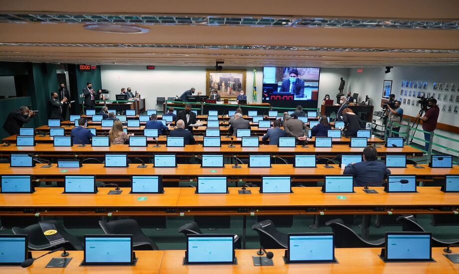 O volume dos recursos que os parlamentares destinam às próprias siglas é, há tempos, sem precedentes quando comparado com a realidade de outras democracias