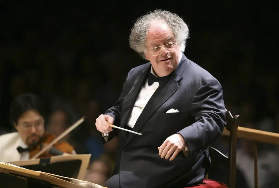 O regente James Levine