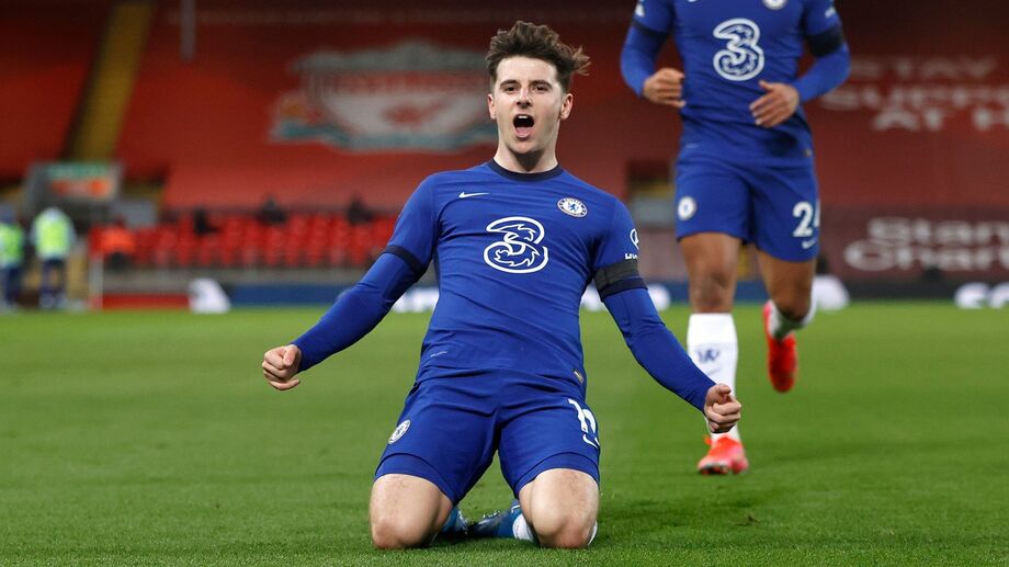 Chelsea vence duelo direto com Everton e se aproxima dos líderes do Inglês