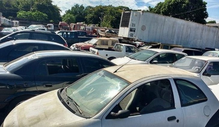 Veículos apreendidos em pátios de Campo Grande