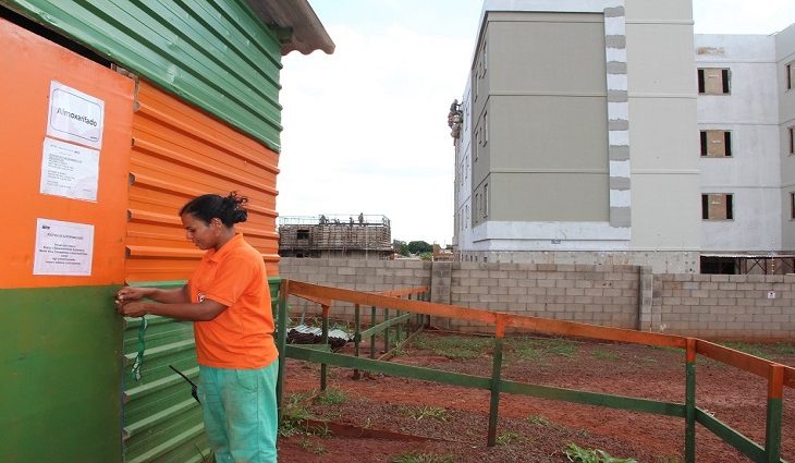 Ozilda comemora a conquista da carteira registrada após cumprimento de pena
