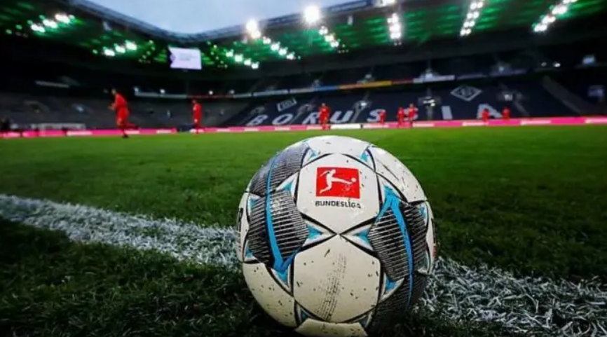 Michel Platini aponta retorno ao futebol e defende de novo a Copa no Catar