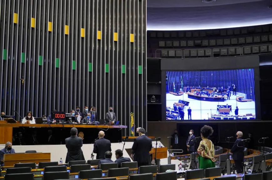 Parlamentares da Câmara dos Deputados devem iniciar hoje a apreciação e votação da PEC emergencial