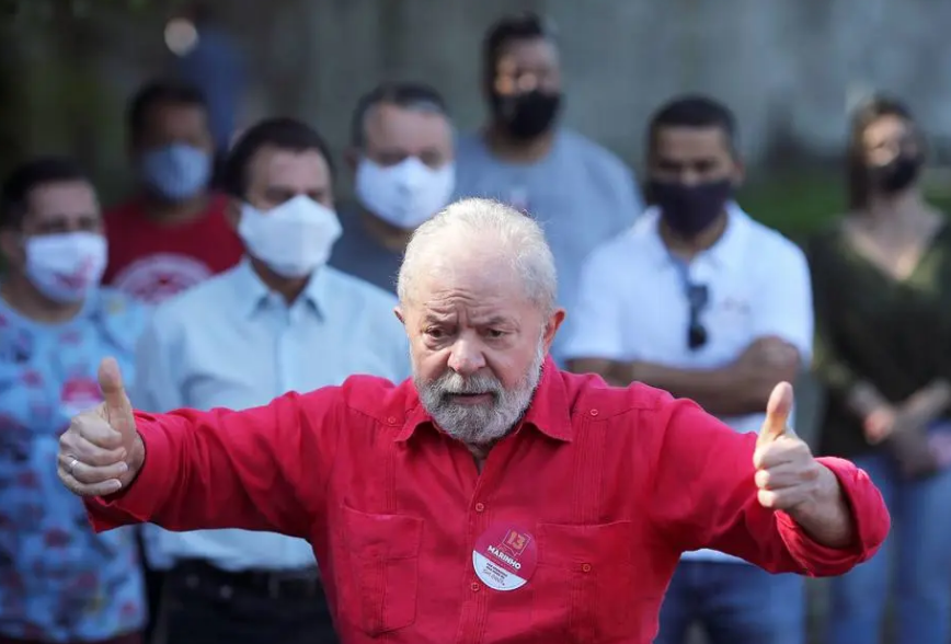O ex-presidente Luiz Inácio Lula da Silva após votar em São Bernardo do Campo, na região metropolitana de São Paulo