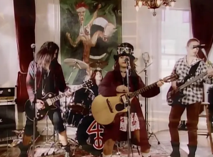 A banda 4 Non Blondes, no clipe 'What's Up'