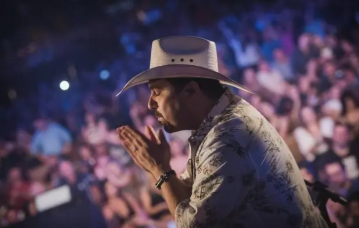 O cantor sertanejo Edson Cadorini, 46, está internado na UTI com covid-19