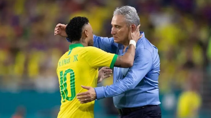 Neymar e Tite comemoram gol da seleção brasileira em amistoso