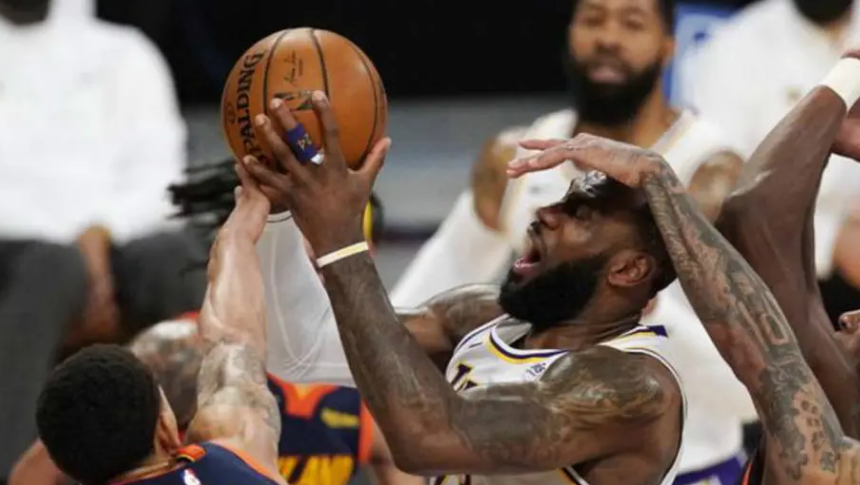 LeBron James teve desempenho discreto no duelo Foto: AP Photo/Mark J. Terrill