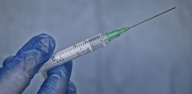 Primeira linha em funcionamento hoje está produzindo cerca de 300 mil doses por dia