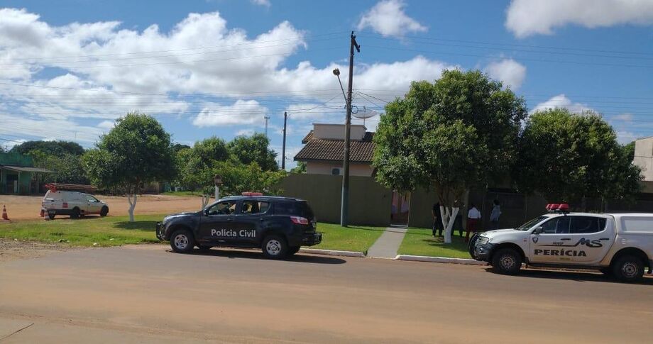 No total participaram da operação oito policiais civis, dois integrantes da perícia e 25 funcionários da Energisa