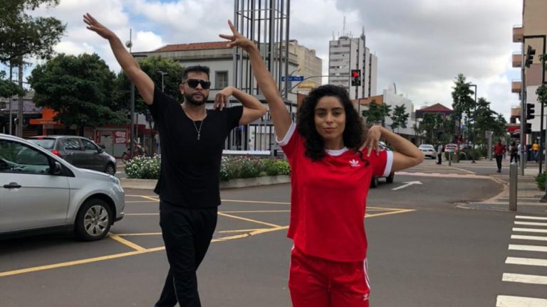 O projeto visa gravar vídeos virais nos pontos turísticos enquanto dançam coreografias de urban dance