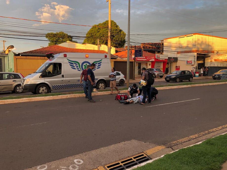 Equipe de paramédicos que passava pelo local fizeram os primeiros socorros
