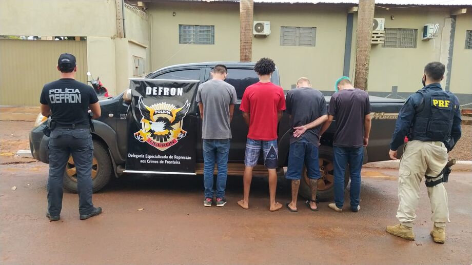 Os autores amarraram a vítima e a deixaram na área de sua casa. Após se libertar, ela acionou a Defron, que imediatamente passou a realizar diligências