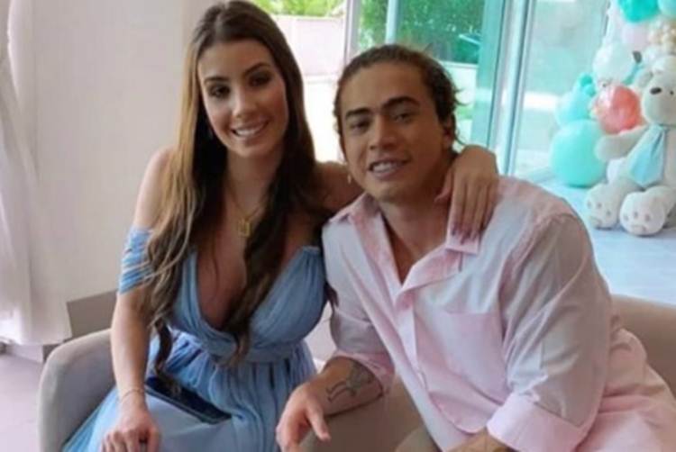 Whindersson Nunes anuncia o nome do filho com Maria Lina