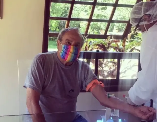 Stênio Garcia, 88, refaz os testes para Covid-19 após ter resultado positivo nesta sexta-feira