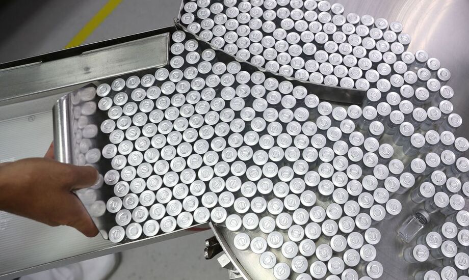 O Instituto Butantan é o responsável pela produção da CoronaVac no Brasil.