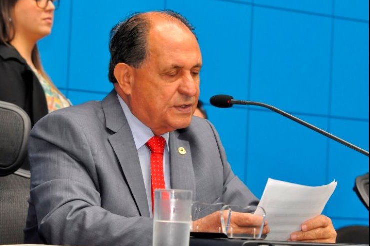 Deputado Zé Teixeira na sessão plenária