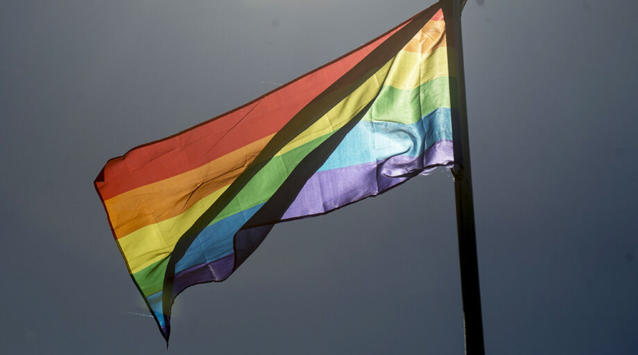 A intensificação da retórica anti-LGBT na Polônia, por parte de políticos, igreja católica e veículos de comunicação, somada ao recrudescimento de leis contra direitos de minorias, tem levado jovens LGBTs a ver na emigração a única saída