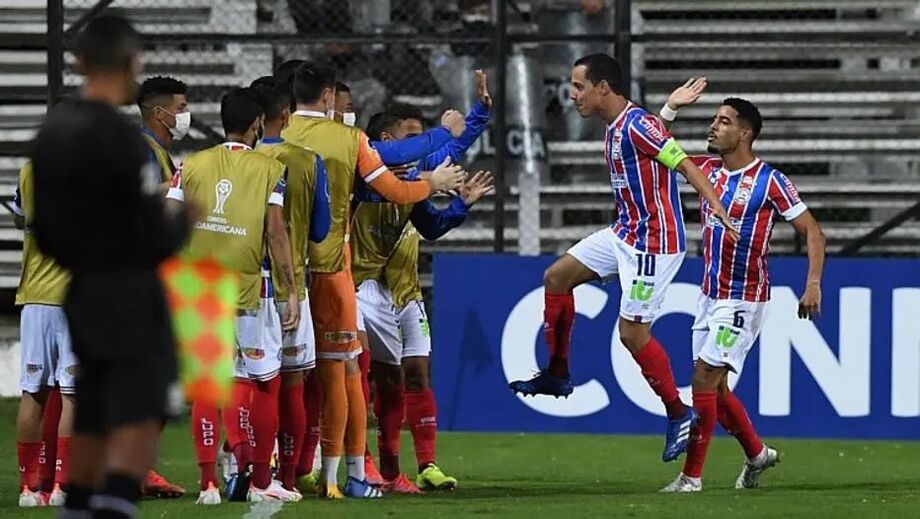 Rodriguinho comemora o gol do Bahia no empate com o Montevideo City pela Sul-Americana