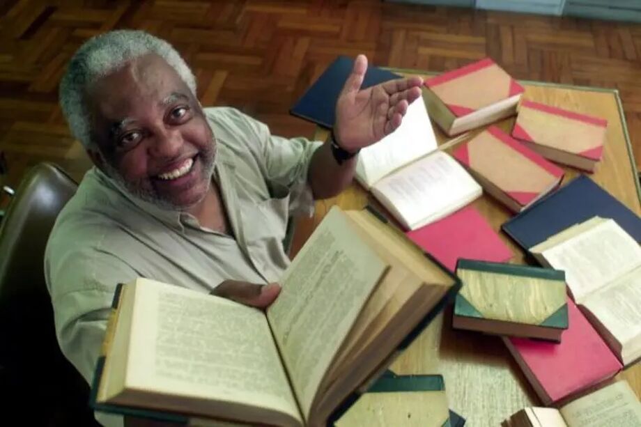 João Acaiabe, 76, foi diagnosticado com o novo coronavírus e precisou ser intubado após piora do quadro