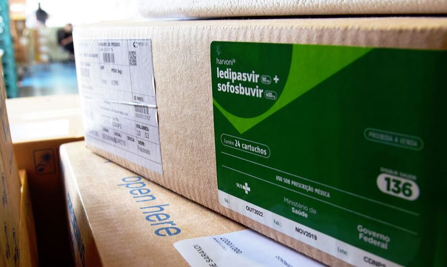 Economia limita verba de kit intubação e vacinas e quer repasses a conta-gotas