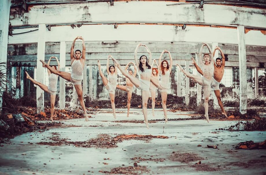 O Cia de Dança do Pantanal conta hoje com 10 bailarinos, com seis integrantes nascidos em Corumbá e egressos do programa de formação do Instituto Moinho Cultural Sul-Americano