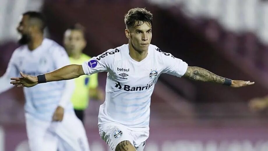 Ferreira comemora o gol da vitória do Grêmio sobre o Lanús