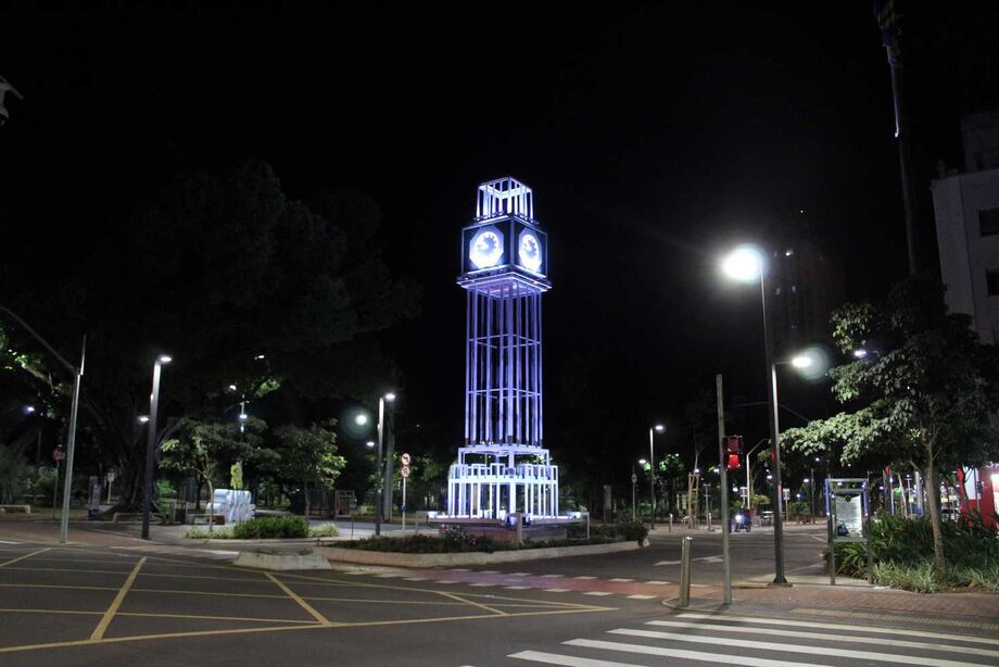 O 'vacinômetro' no relógio central da Capital já está funcionando
