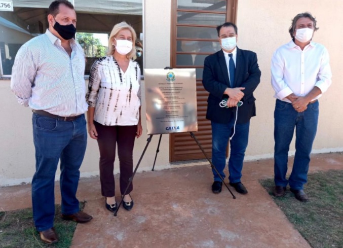 Placa de Inauguração de 76 moradias