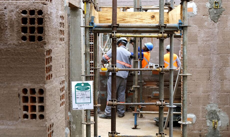 Dentro de Materiais, Equipamentos e Serviços, a desaceleração também foi geral