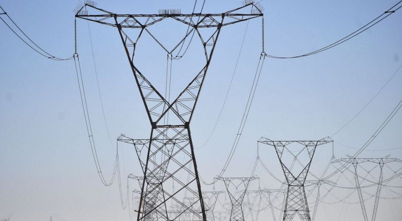 Estudo do Instituto Brasileiro do Consumidor (Idec) aponta que o brasileiro pode estar pagando R$ 8,7 bilhões pela energia de usinas térmicas, que não estão entregando os volumes de energia contratados