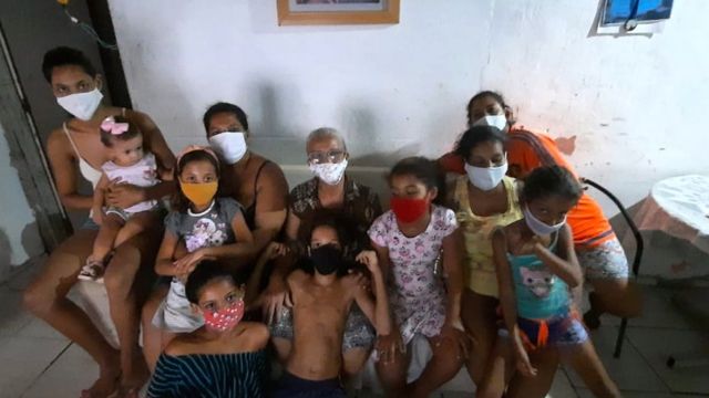 Foram entrevistadas 816 mães, moradoras de favelas em São Paulo, Recife e Porto Alegre.