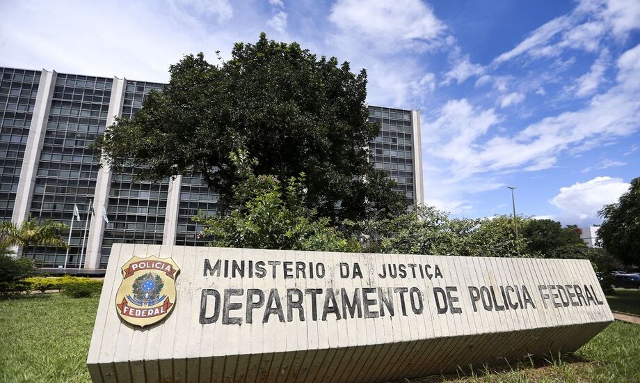 O salário inicial para o cargo de delegado é de R$ 23,6 mil