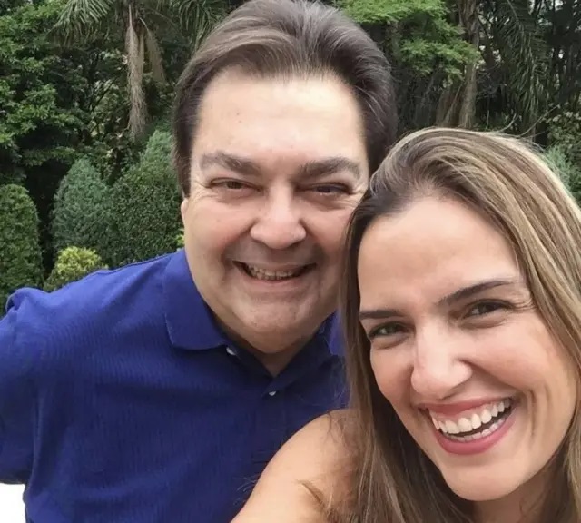 O apresentador, recebeu uma homenagem da esposa nas redes sociais