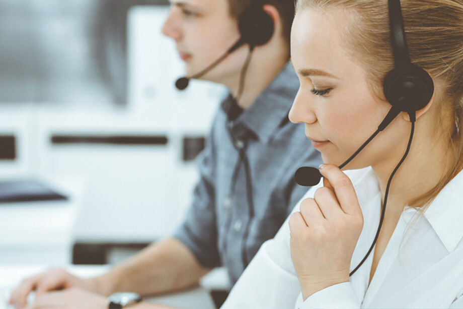 O curso de operador de telemarketing do SENAI tem carga-horária de 160 horas e duração de aproximadamente dois meses