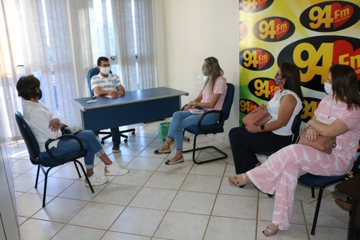 Deputado Marçal durante encontro com protetoras dos animais