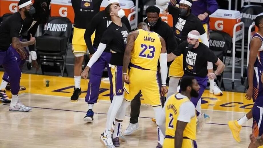 LeBron James obteve 21 pontos, nove assistências e seis rebotes