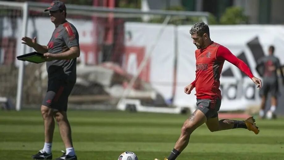Flamengo, comandado pelo técnico Rogério Ceni, não perde faz 11 partidas