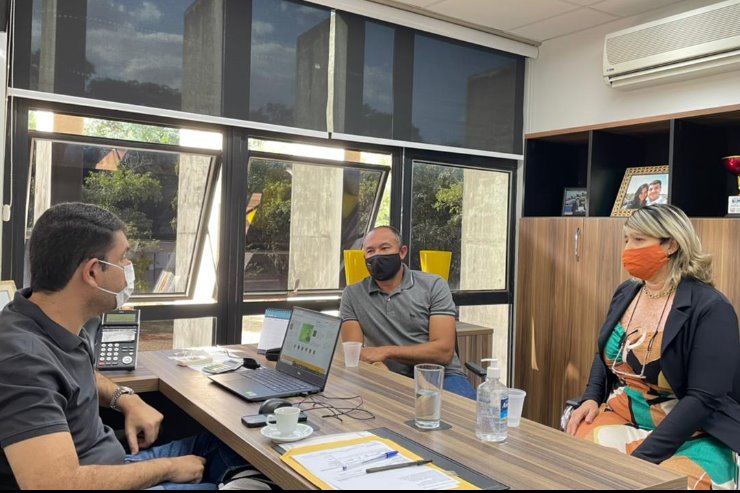 O deputado Jamilson recebeu em seu gabinete os vereadores de Fátima do Sul, Nilsinho Construtor (MDB) e Silvana Vasconcelos (MDB)