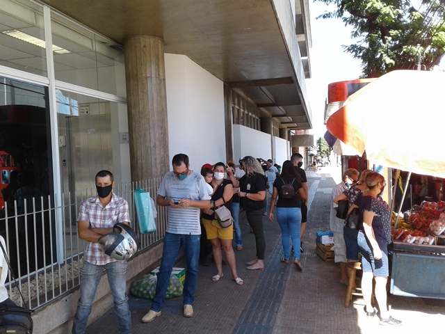 Fila da Caixa Econômica Federal
