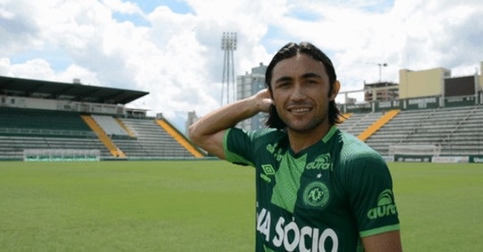 Jogador lateral-direito Apodi