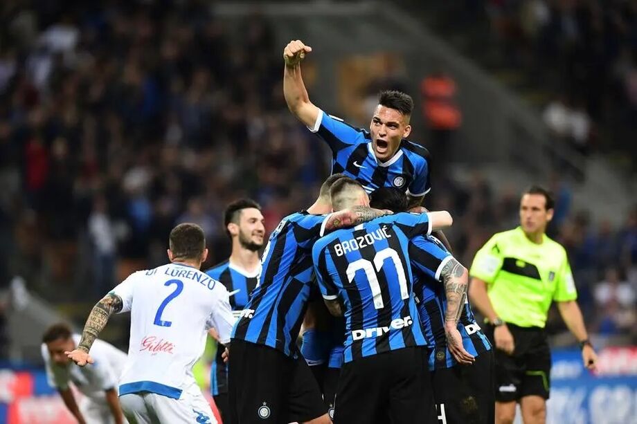 Em belo gol, driblando dois marcadores, Pasalic aumentou a vantagem