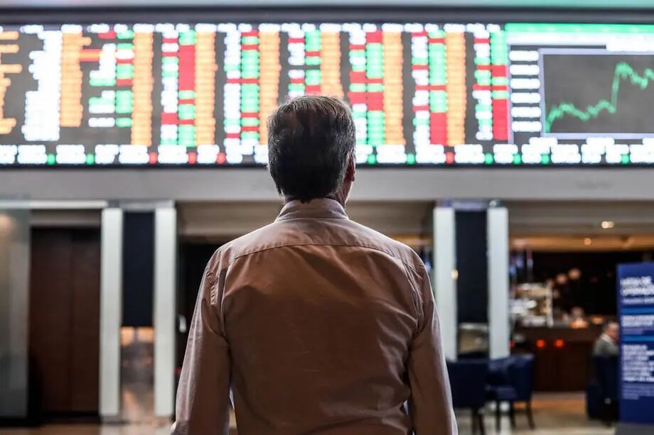 Taxas futuras de juros rondam estabilidade antes de leilão do Tesouro