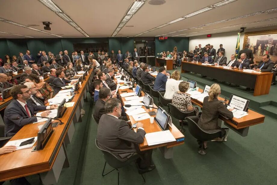 Darci de Matos (PSD-SC) leu seu parecer pela admissibilidade da proposta no início da semana no colegiado