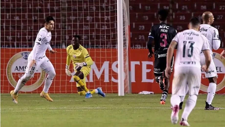 Veiga comemora o gol da classificação do Palmeiras