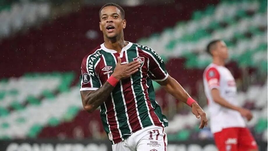 Caio Paulista comemora o gol de vitória do Fluminense