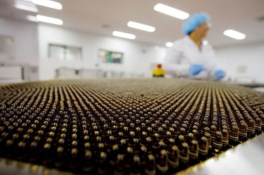 Um medicamento genérico chega ao mercado com preço 35% menor